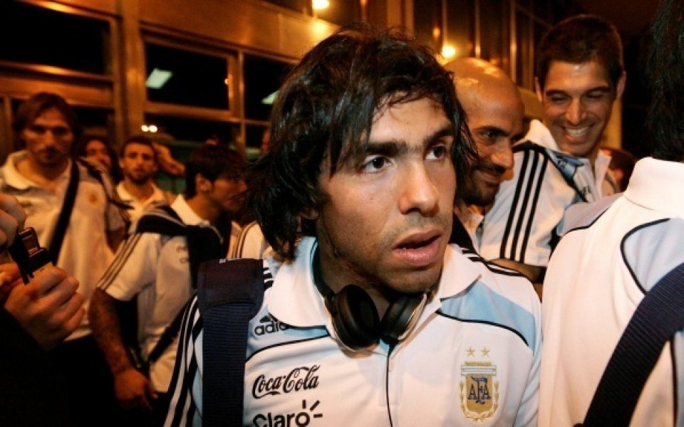 Тевес остава в Аржентина още няколко дни