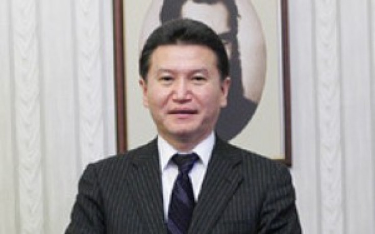 Бъркотия в световния шах, Илюмжинов подал оставка, той отрича