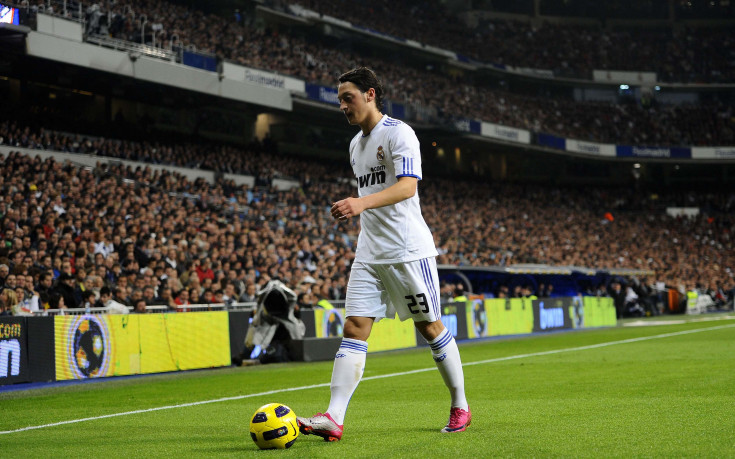 Гаджето на Йозил го заряза