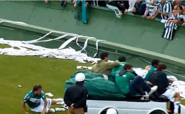 ВИДЕО: Играч на Коритиба падна от количка, докато празнува на терена