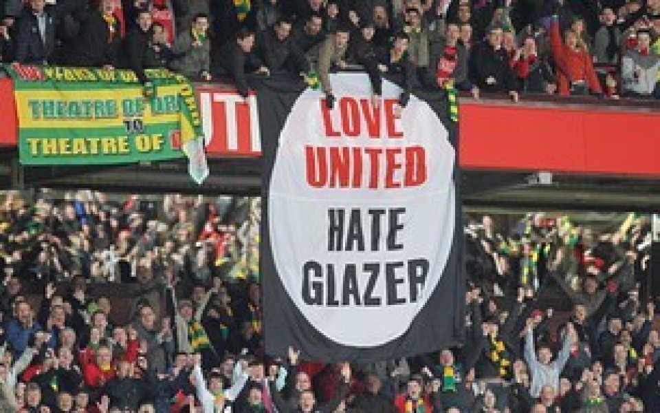 Собствениците на Манчестър Юнайтед изплащат сериозна част от дълговете на клуба