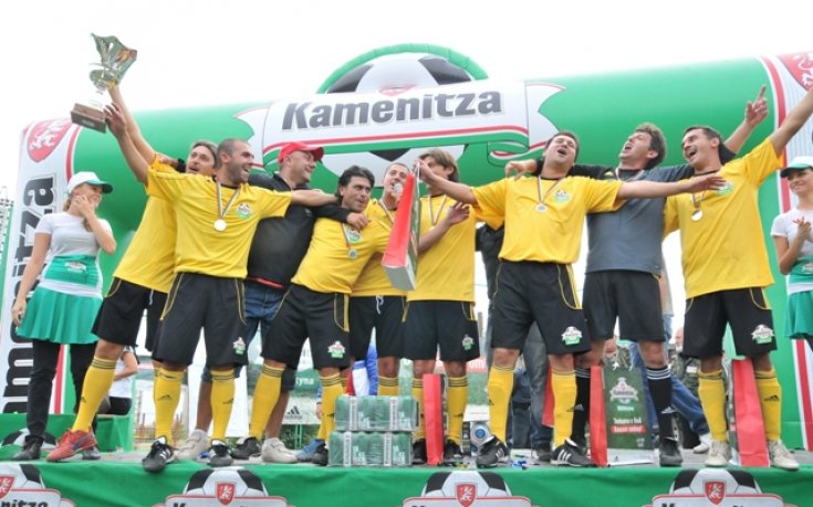 Шампионите на ФЕНкупа 2010 на Ноу Камп за Ел класико  Барселона – Реал