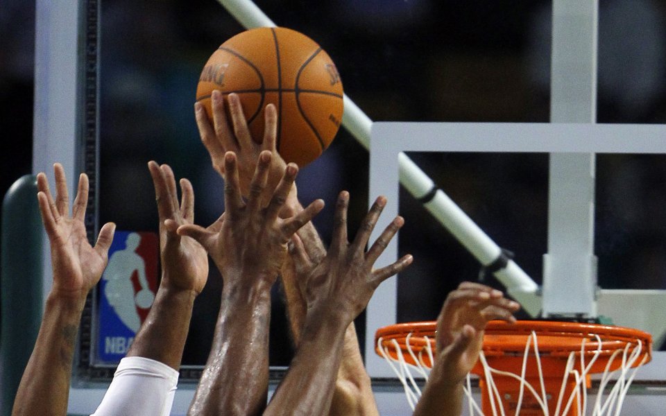 Бостън и Маями мачкат съперниците си