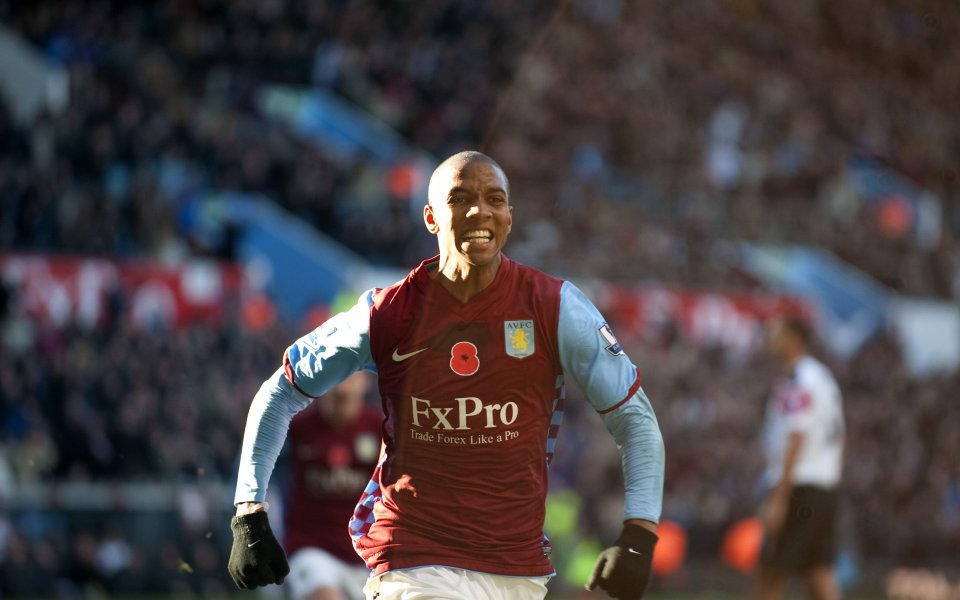 Ливърпул вади 15 милиона за звезда на Астън Вила