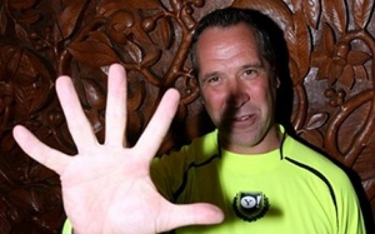 ВИДЕО: Царят на гафовете Дейвид Сийман постави уникален рекорд на Гинес!