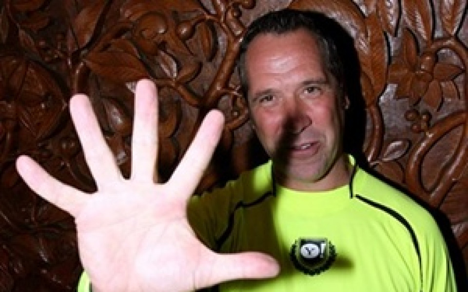 ВИДЕО: Царят на гафовете Дейвид Сийман постави уникален рекорд на Гинес!