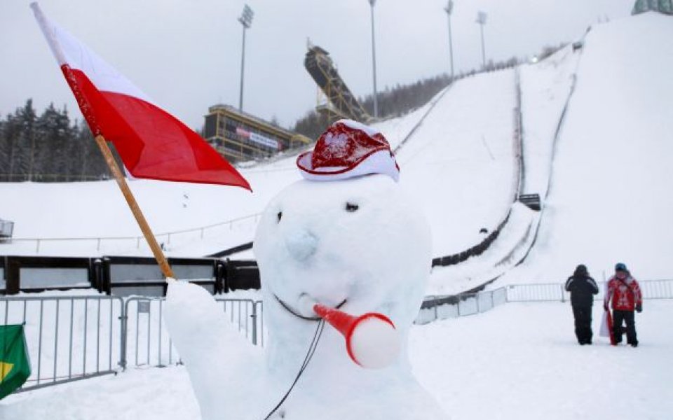 Силен сняг отложи Световната купа по ски-скок