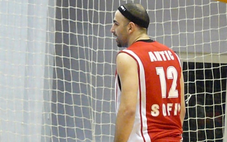 ЛукОйл Академик срещу Перо Антич в Еврочалъндж