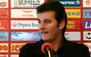 Емил Костадинов: Ще говоря с Боби Михайлов за проблема със задълженията