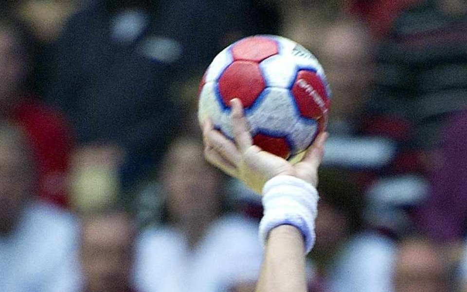 Спартак чака Бурса за контроли