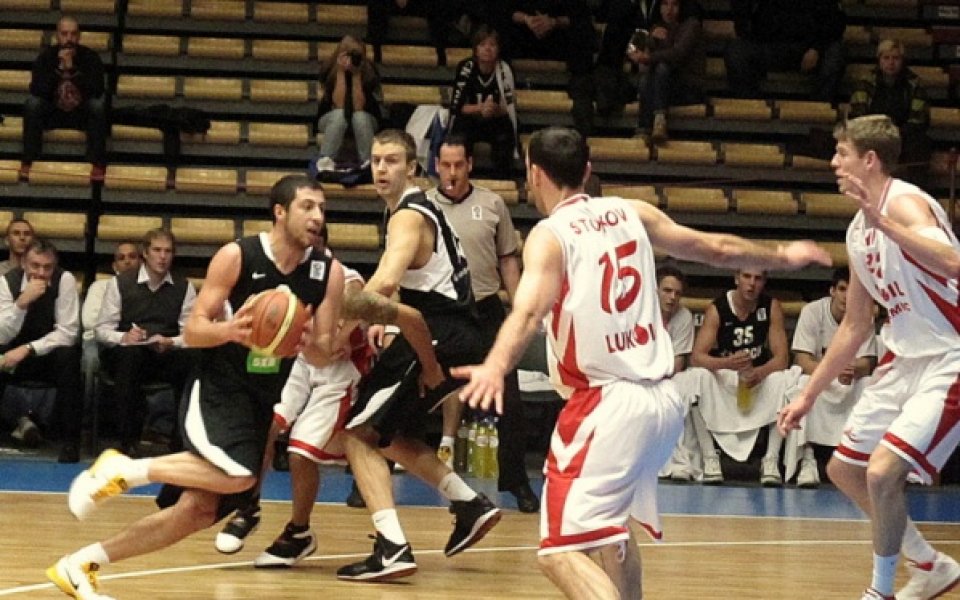 Първият съперник на ЛукОйл освободи сърбин, взима американец