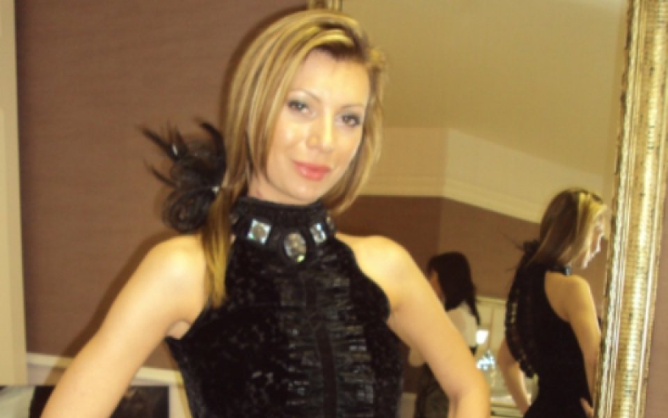 СНИМКИ: Азербайджански футболист поиска ръката на наша красавица