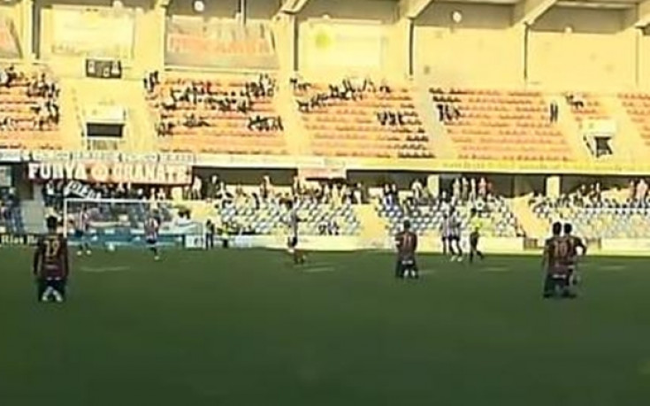 ВИДЕО от Испания: Уникален протест на футболисти за пари