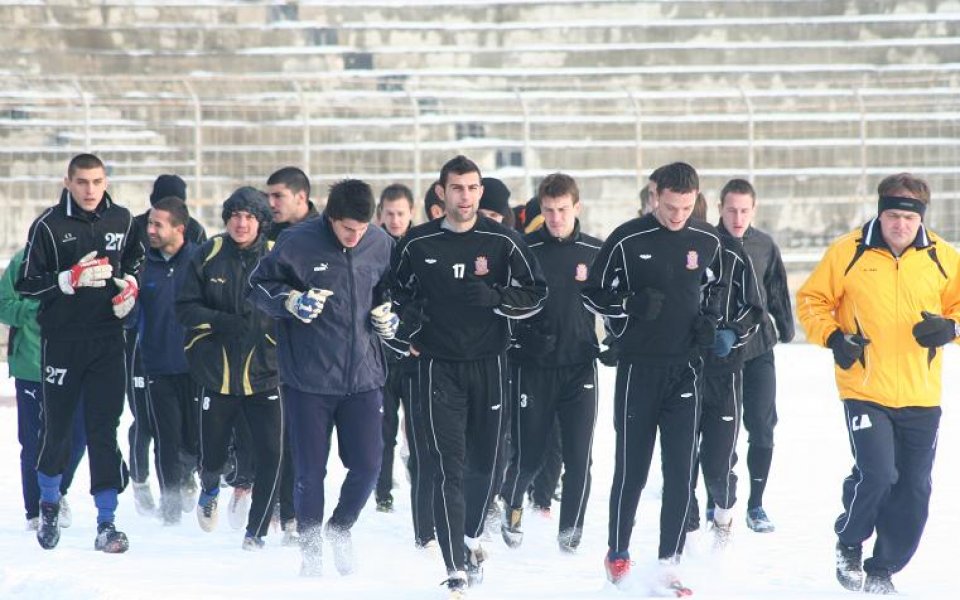 Двама нови футболисти започнаха с Етър