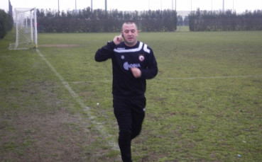 ВИДЕО: Администраторът на ЦСКА тренира с телефон