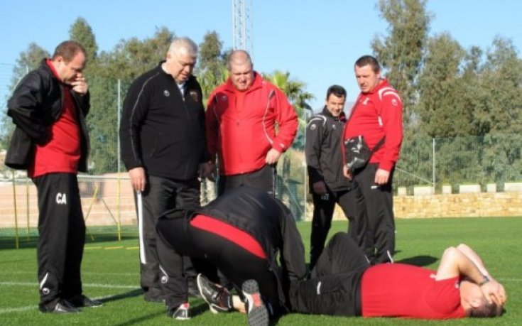 СНИМКИ: Игра на джитбол в Локо Пд завърши със съмнения за скъсан ахилес