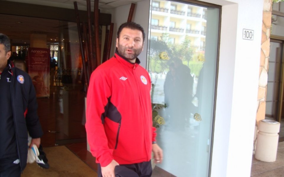 Тони Стораро е в хотела на Левски, прави се на арменски треньор