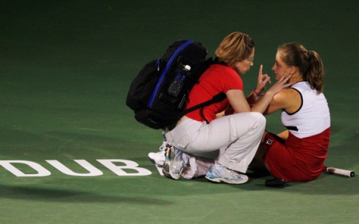 Ана Чакветадзе колабира на корта в Дубай