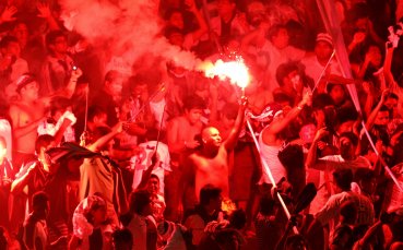 Затвор за фен, ударил футболист от ревност