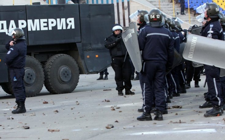 СДВР: Искате да идете на мач - 4 часа проверки за наркотици и алкохол