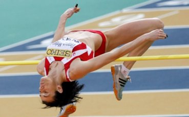 Венева са класира за финала на скок височина в Париж