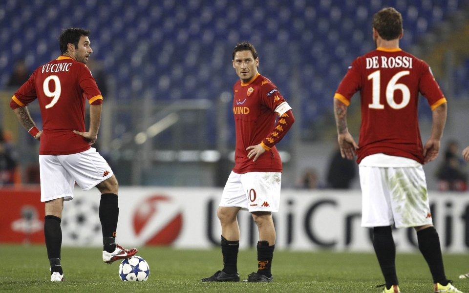 ВИДЕО: Наказаха Де Роси за три мача след лакътя в лицето на Сърна
