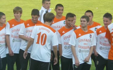 Литекс разпра Славия при юношите, чака Левски на финала