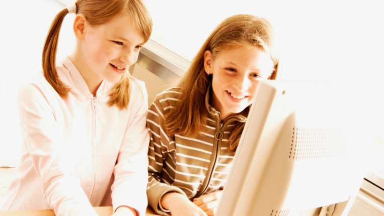 деца компютър таблет технологии