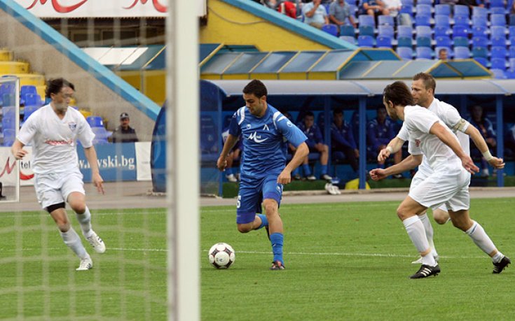 Футболистите на Левски ще раздават автографи всяка сряда