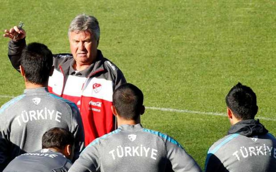 Турция спря Хидинк за Челси