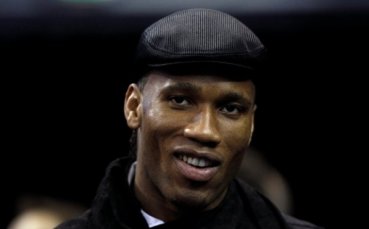 Дидие Дрогба минава под венчило