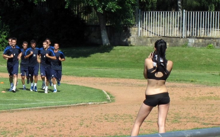 СНИМКИ: Левскарите издържат на жегите в Правец, на миските и млада фотографка