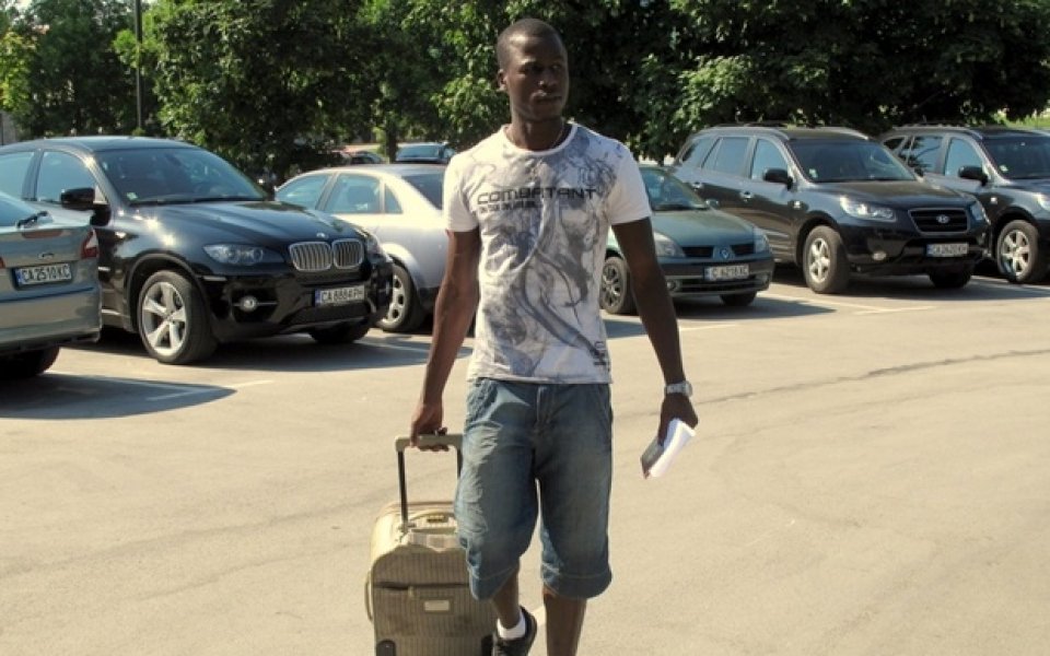 ВИДЕО: Сенегалецът Папе Фал си тръгва от Левски след две тренировки