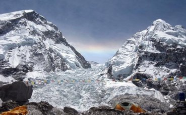 Три лавини погребаха трима души в италианските Алпи в неделния