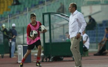 ВИДЕО: Сръбски полузащитник пристигна на проби в Берое