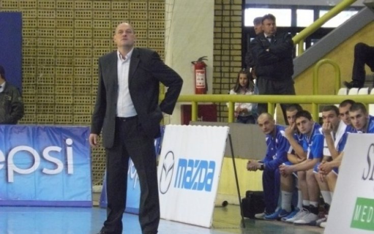 Тревогата остава, но има лъч надежда, смята селекционерът на баскетолистите