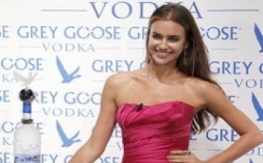 СНИМКИ: Гаджето на Роналдо е за пример, чисти сама след кучето си