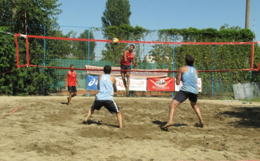 Младежи поднесоха изненадата на Beach Volley Mania 2011 в Пловдив