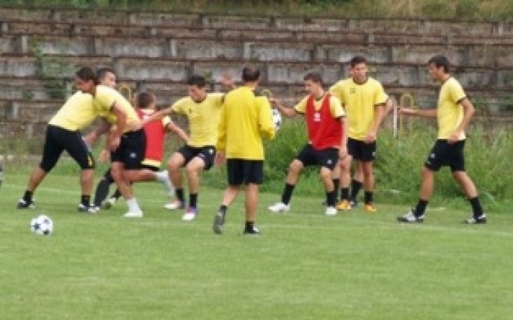 Поляците спират играч на Ботев, БФС алармира ФИФА за случая