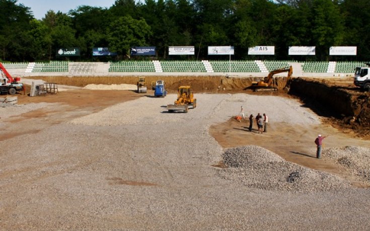 Започна полагането на тревата в Разград, теренът ще е готов за мача с Левски