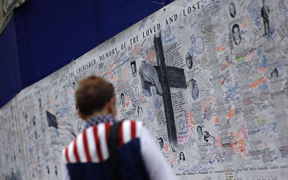 Десет години след атентатите от 11 септември САЩ си спомнят за жертвите