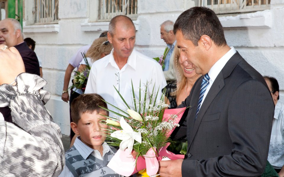 Министър Нейков откри учебната година в 133 СОУ