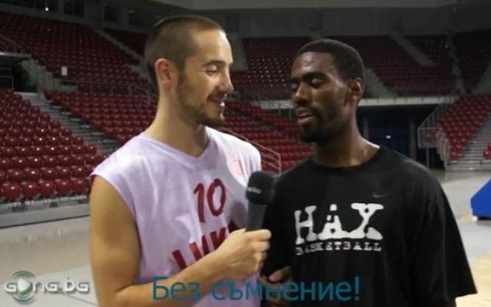 ВИДЕО: ON AIR: Националът Аврамов стана репортер на Gong.bg