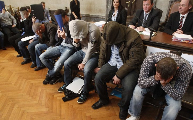 Започна процес срещу 85 ултраси на Рапид, грози ги до 3 години затвор