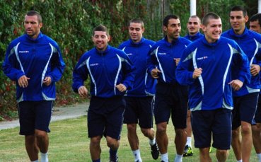 Акулите с две контроли през паузата