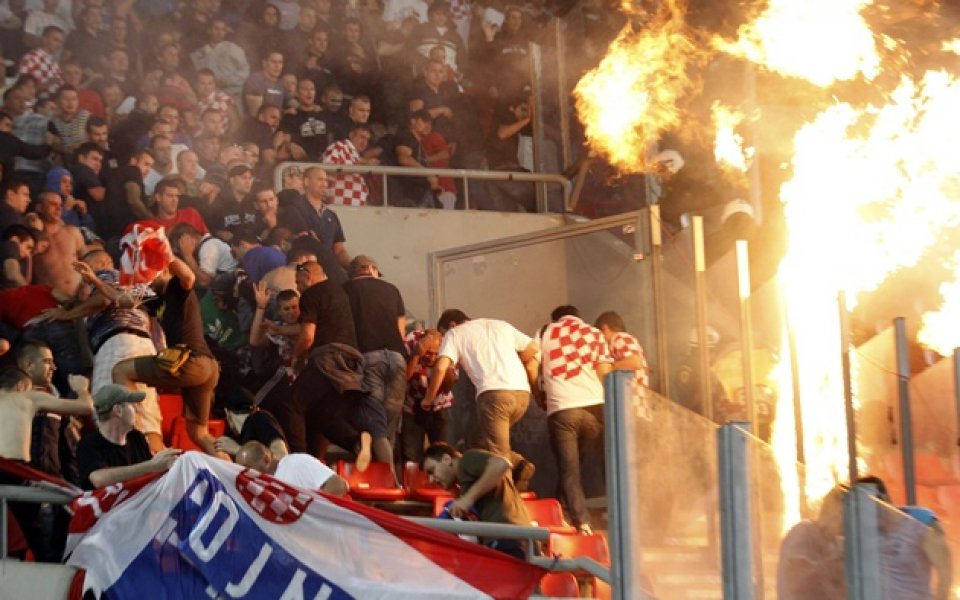 ВИДЕО: Гърция на крачка от Евро 2012, ексцесии в Атина