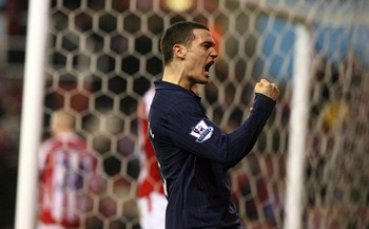 Вермален преподписа с Арсенал