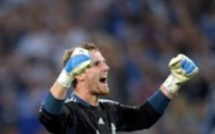 Вратарят на Шалке извън игра 3 месеца