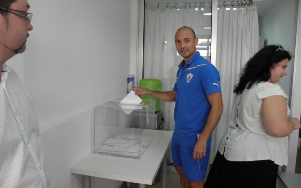Станислав Ангелов гласува на 2 000 км от България