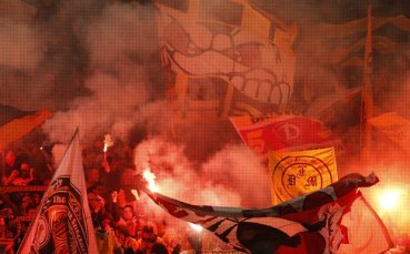 СНИМКИ и ВИДЕО: Ранени и 15 арестувани след жълто-черното дерби в Германия